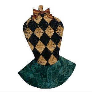 Diamond pattern Corset mannequin Brooch Pin